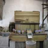 La materia prima tritata finisce in un cassone (la tramoggia) ed � di grande qualit�